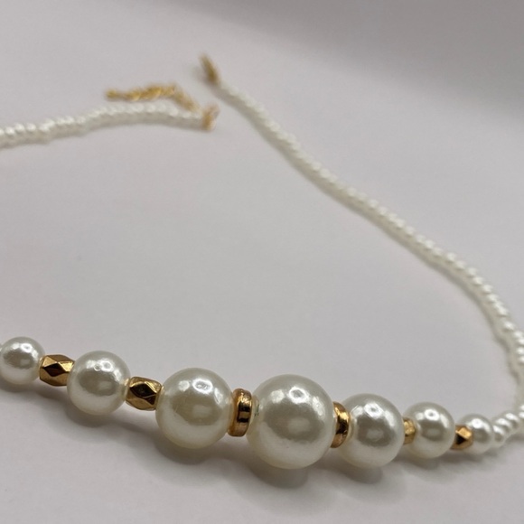 Elegant Pearl and Gold Beaded Necklace